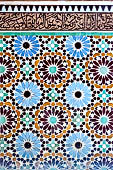 Marrakech - Medina meridionale, Tombe Saadiane - Qubba di Lalla Mas'uda, dettaglio dei tipici zellij marocchini, decorazioni in piastrelle smaltate. 